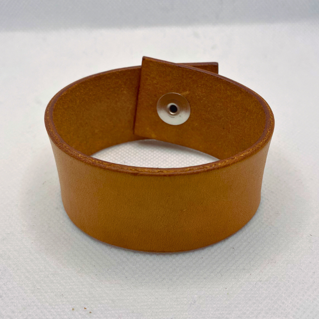 Smooth Light Leather Single Clasp Cuff