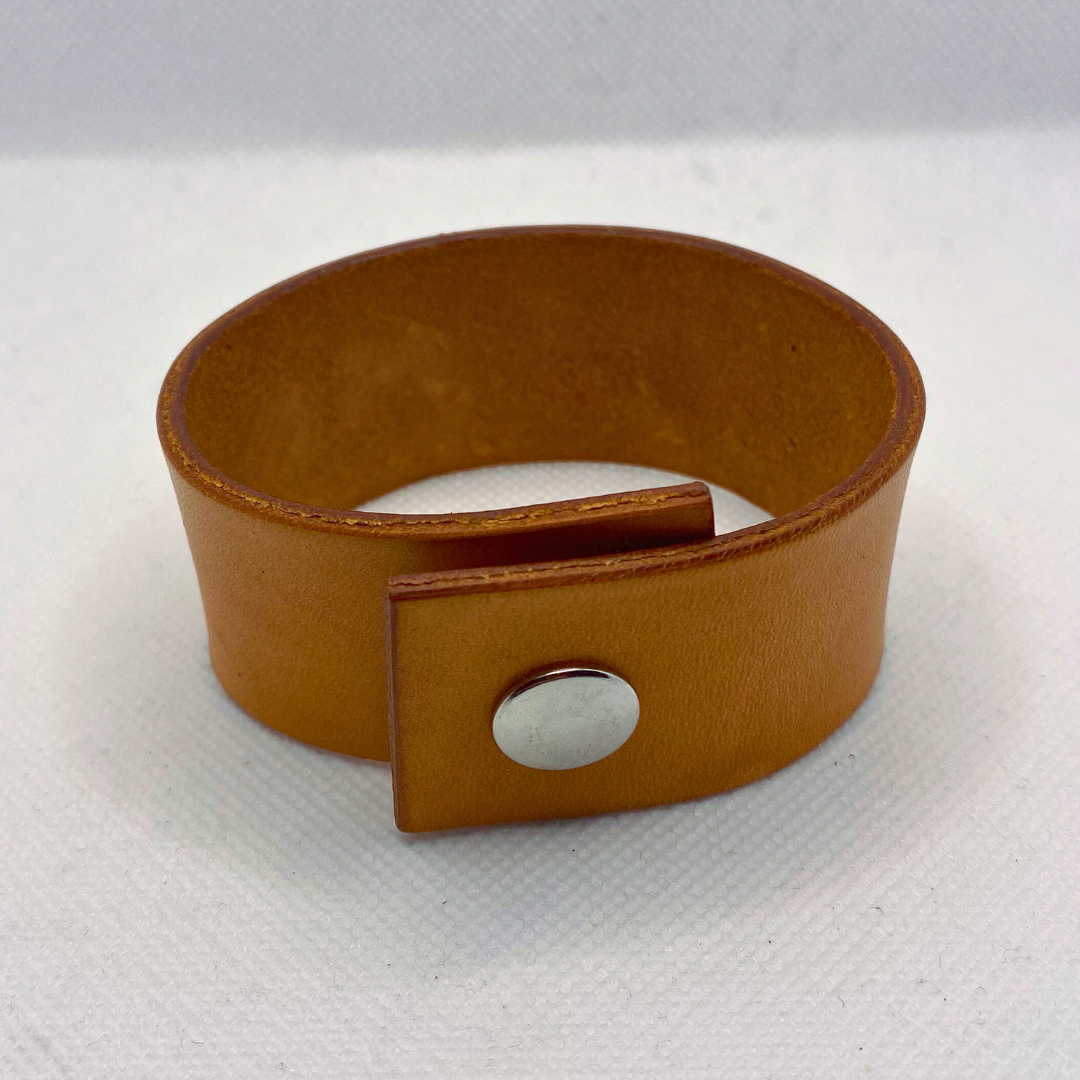 Smooth Light Leather Single Clasp Cuff